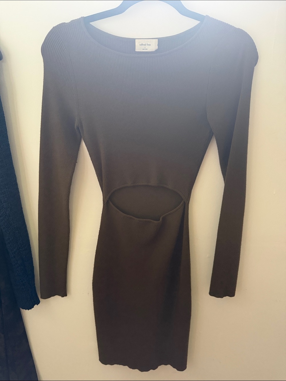 Wilfred/Aritzia Olive Cutout Ribbed Long-Sleeve Bodycon Dress